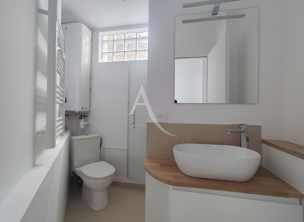 Vente Appartement Appartement entièrement rénové 3 pièce(s) à 200 m de la pendule du remblai des Sables d'Olonne Les sables d olonne