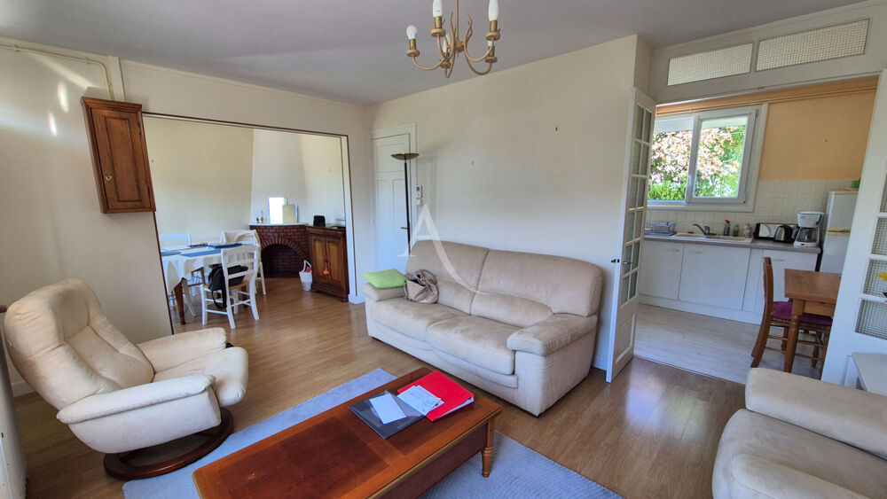 Maison à étage avec jardin clos et garage