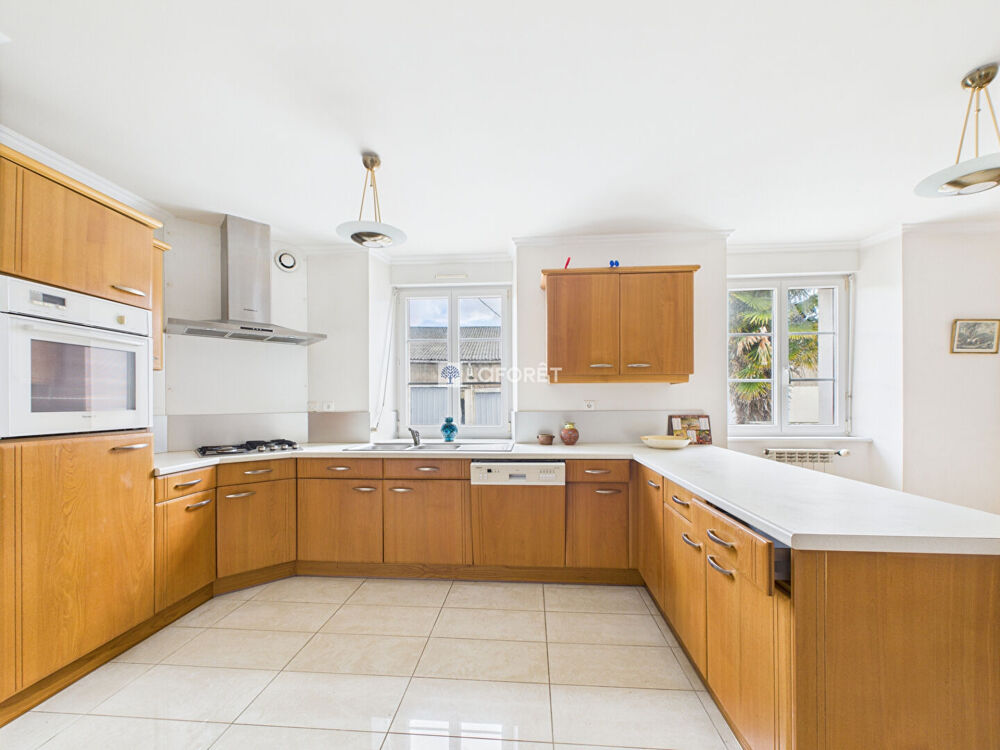 Maison Saint Rivoal 6 pièce(s) 150 m2