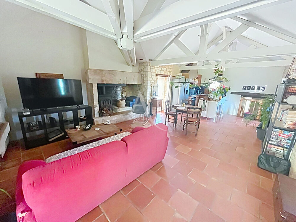 Vente Maison Jolie maison en pierre restaurée de 3 chambres avec vue Le boulve