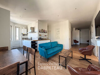  Appartement à louer 6 pièces 102 m²