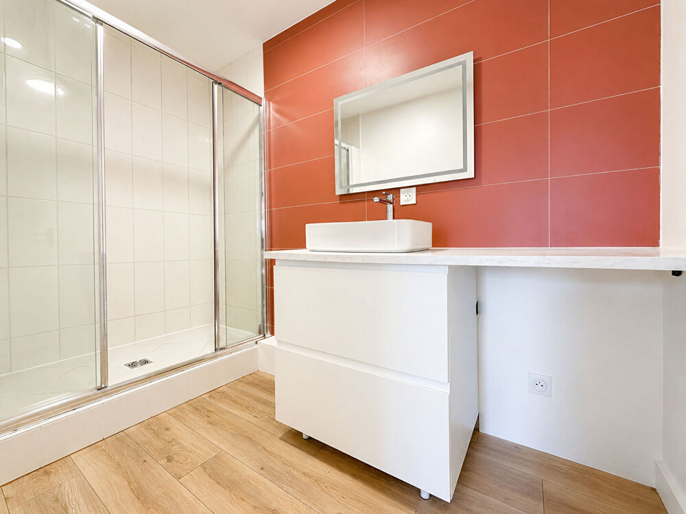 Vente Appartement A vendre - Appartement T3 de 69 m² refait à neuf avec cave et ascenseur, possible stationnement 