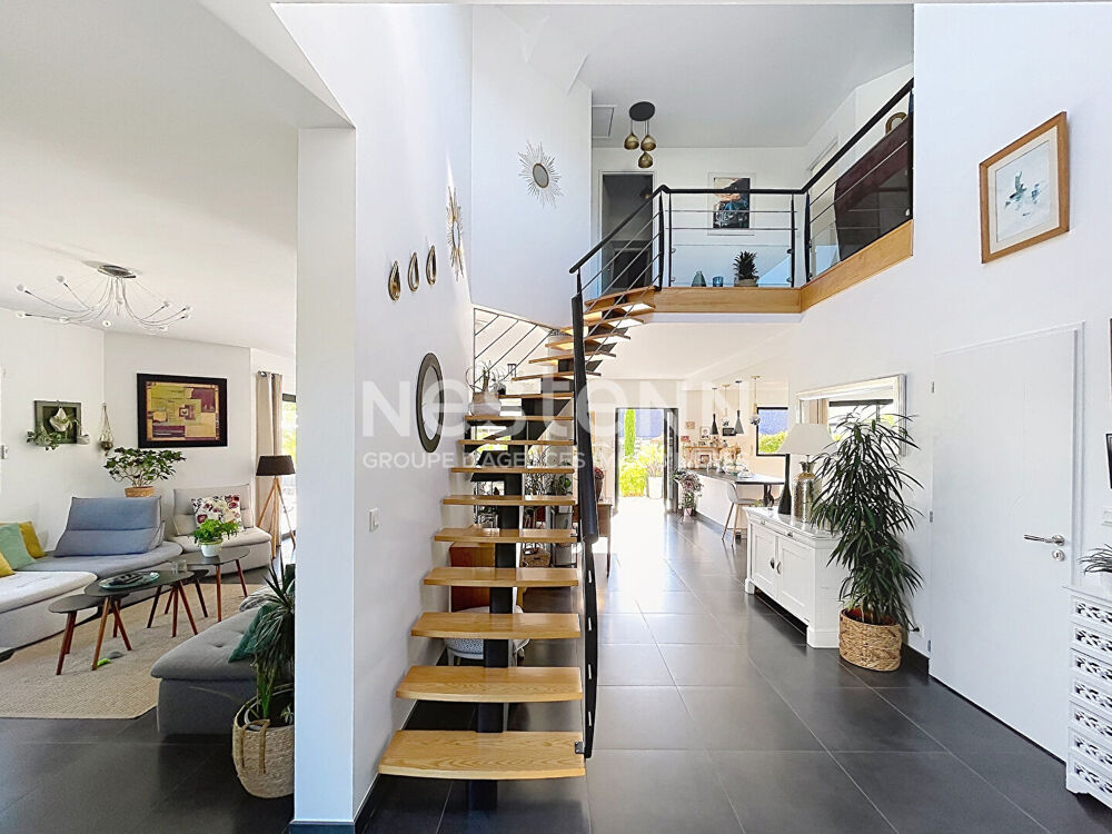 EXCLUSIVITÉ ! Maison d'architecte avec plus de 1200m² de terrain à vendre à Nivillac