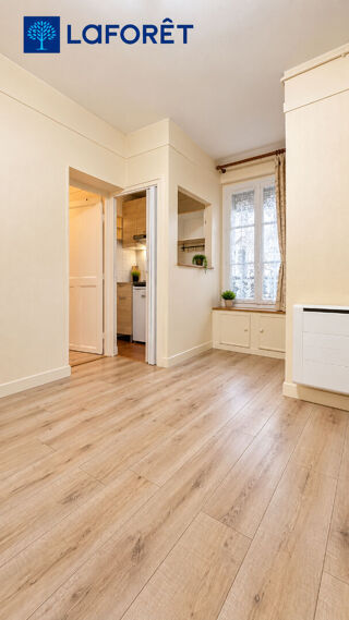 Vente Appartement Appartement 2 pièces 24 m² à rénover Paris 20e, Belleville Métro Ménilmontant. Paris 20