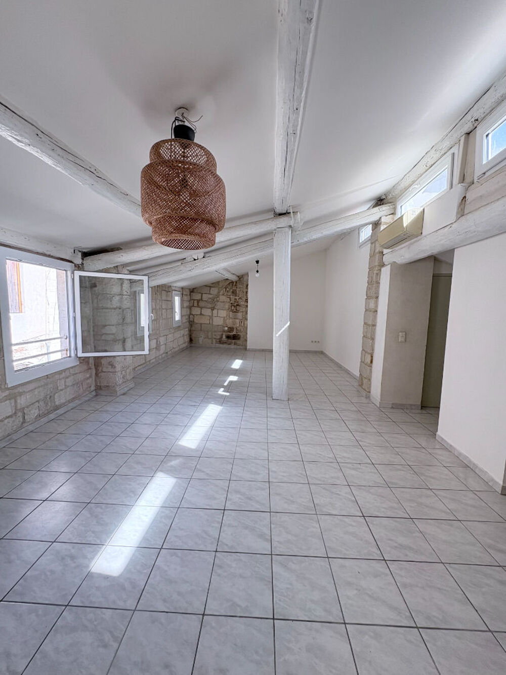 AVIGNON INTRA MUROS - HYPERCENTRE T3 - 81M²