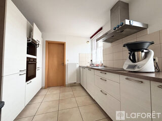  Appartement à louer 3 pièces 100 m²