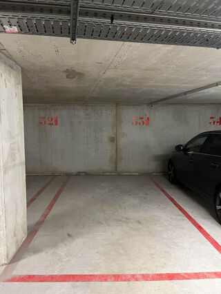  Parking / Garage à louer 1 pièce 