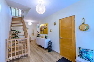  Villa � vendre 15 + pi�ces 330 m�