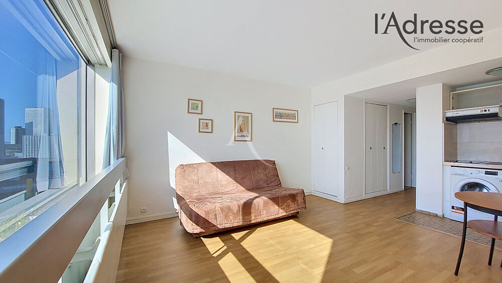 PUTEAUX / LA DEFENSE Studio de 28 m² avec cave et parking