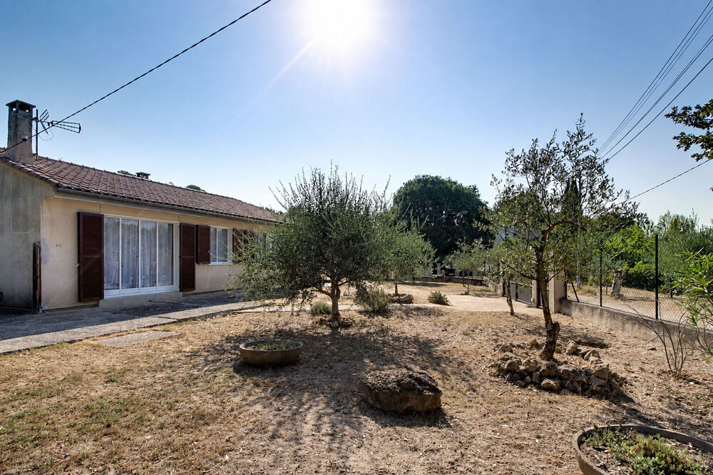 A VENDRE EN EXCLUSIVITÉ ! A SAINT-ANTONIN DU VAR - Maison de plain-pied de 82m² + garage sur un terrain de 2300 m²