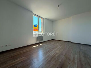  Appartement à louer 4 pièces 126 m²