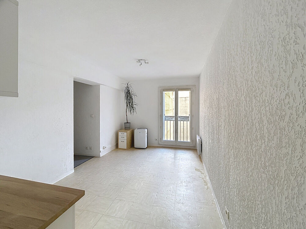 SALON DE PCE, APPARTEMENT T1