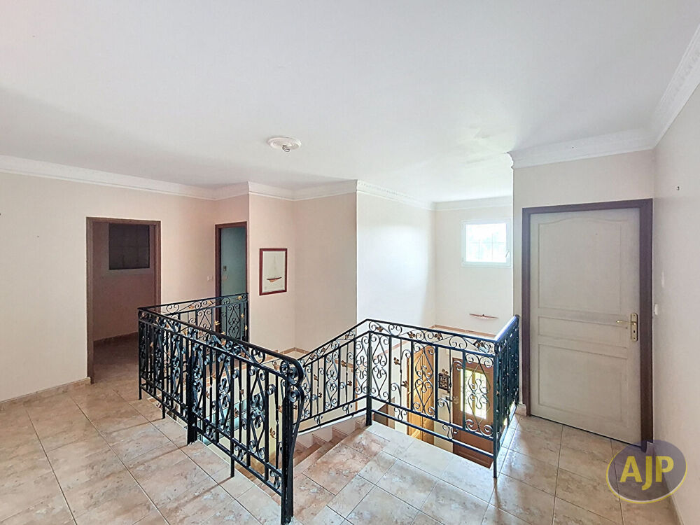 Vente Maison Maison Montaigu Vendee 8 pièce(s) 191 m2 Montaigu vendee