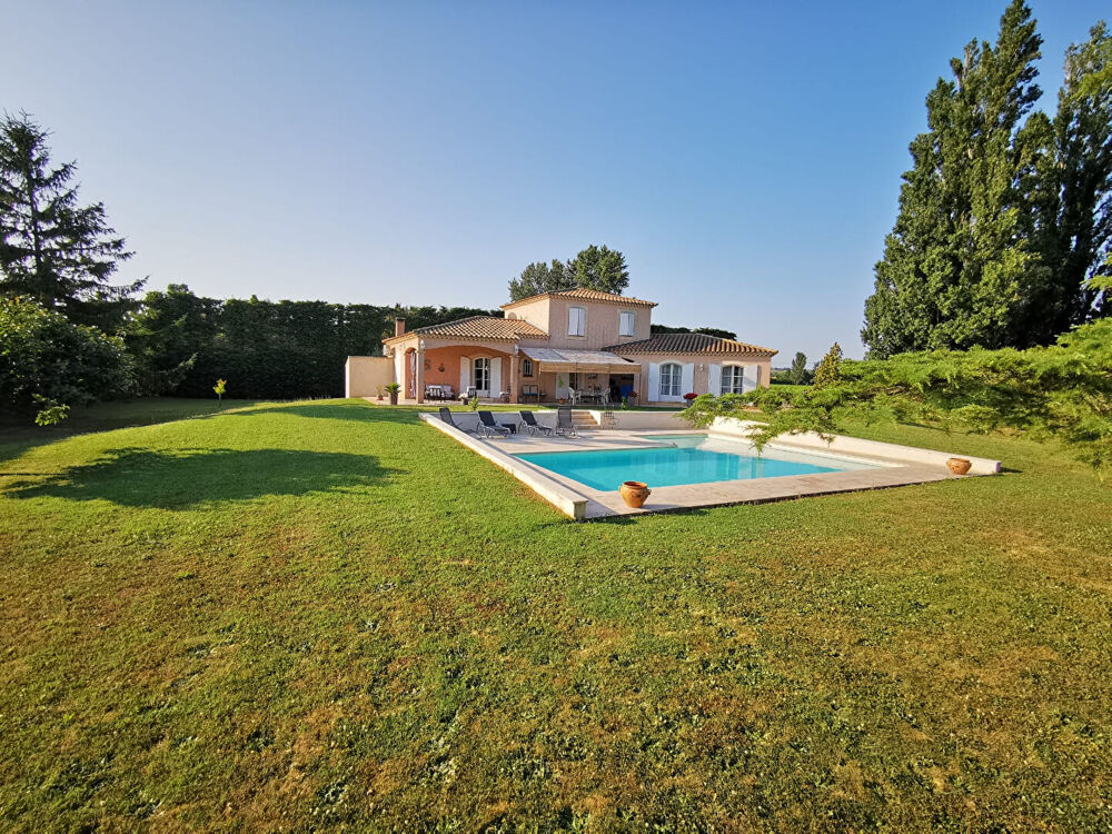 SUPERBE VILLA T6 AU CALME AVEC PISCINE ET GARAGE ENTRE SAUVETERRE & ROQUEMAURE