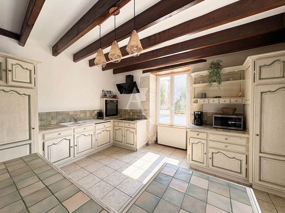 Maison 12 pièces - 6 chambres - LES VELLUIRE SUR VENDEE
