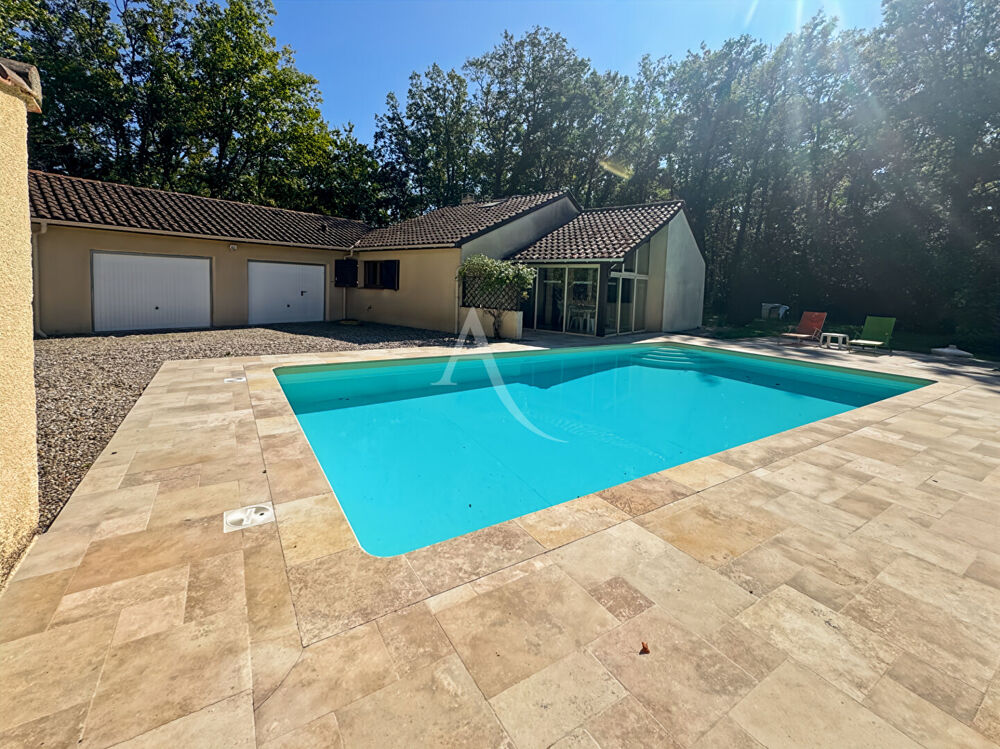 Belle maison avec piscine et double garage