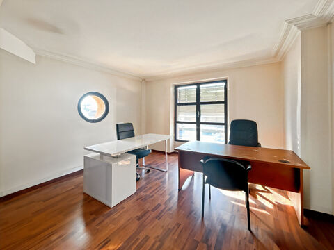 Local commercial Montauban 4 pi&egrave;ce(s) 160 m2 1495 82000 Montauban