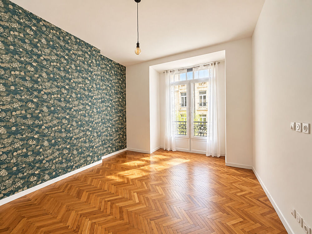 Location Appartement Appartement T4 -  de 102m² - Carré d'Or - Marseille 8ème Terrasse et possible box en sus Disponible 1er Novembre Marseille 8