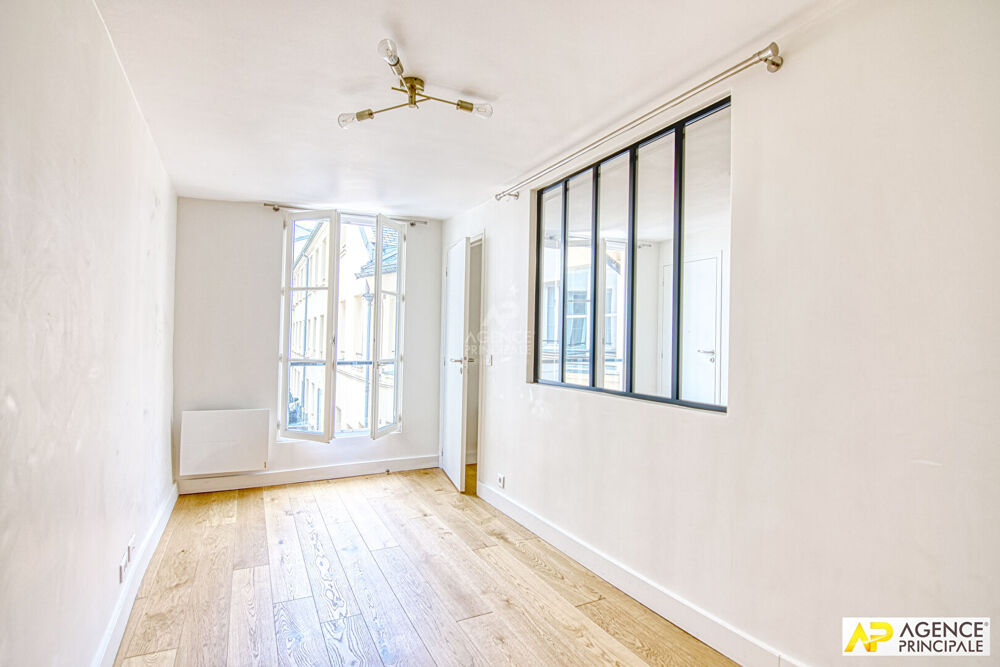 Vente Appartement Versailles Notre-Dame Appartement duplex 3 pièces 62 m² au sol (42m² carrez) situé au 1er et dernier étage avec cave Versailles
