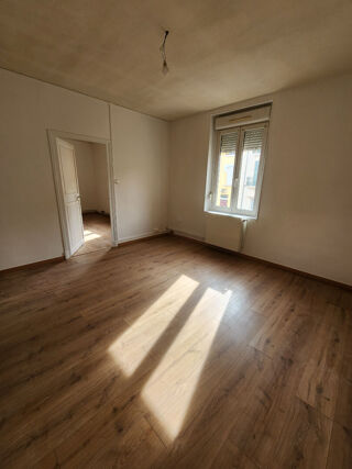  Appartement à louer 3 pièces 77 m²