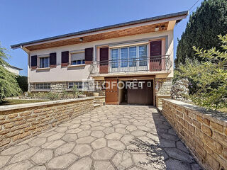  Maison  vendre 9 pices 242 m