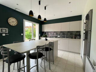  Maison  vendre 6 pices 162 m