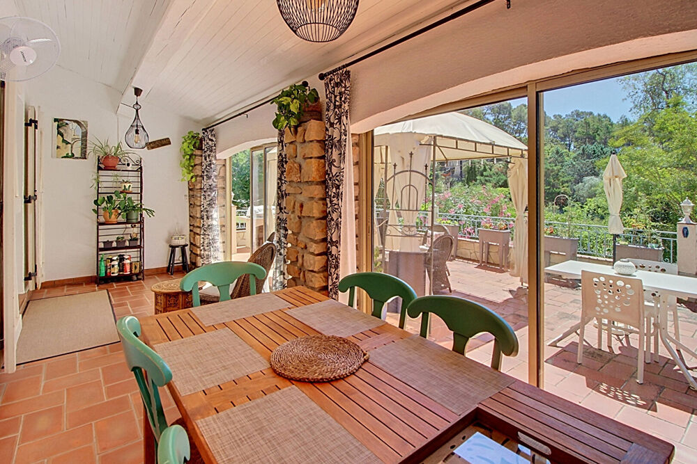 A VENDRE EN EXCLUSIVITE! Maison de plain-pied avec piscine et studio indépendant.