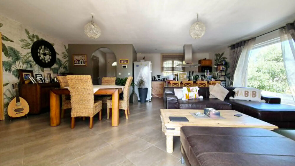 POUSSAN ? Superbe villa de plain-pied 120 m² avec piscine et terrain de 1 300 m²