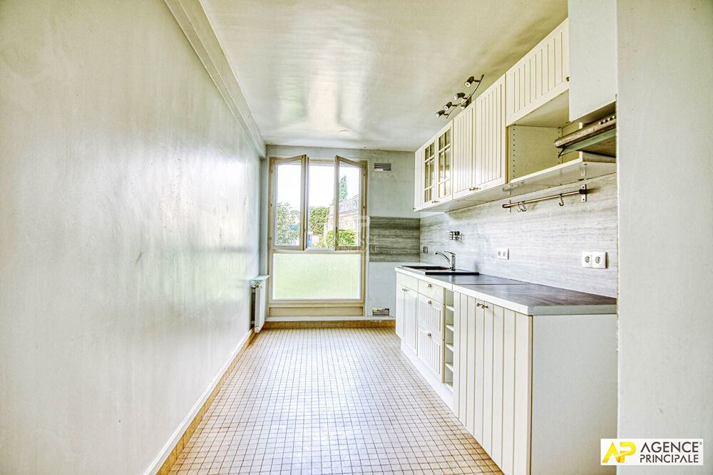 Vente Appartement Versailles Centre Avenue de Paris - Appartement 5 pièces de 124.47 m² situé au 1er étage avec ascenseur, box et cave Versailles