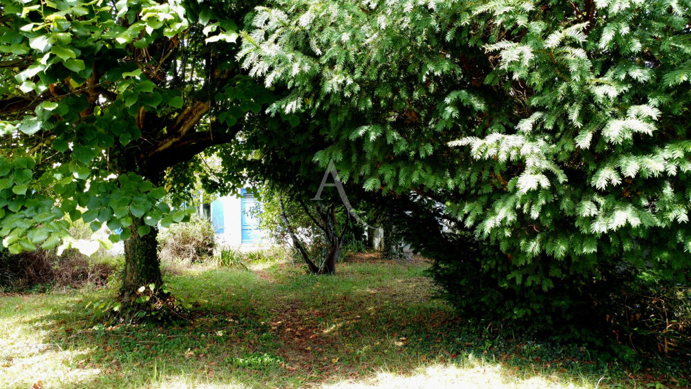 Vente Maison Maison Saintes quartier Saint Vivien avec son garage et terrain clos sans vis à vis. Saintes