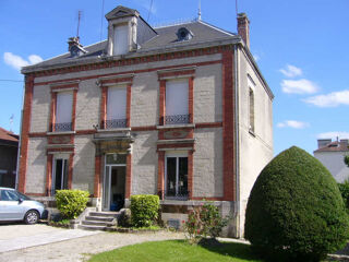  Maison à louer 8 pièces 242 m²
