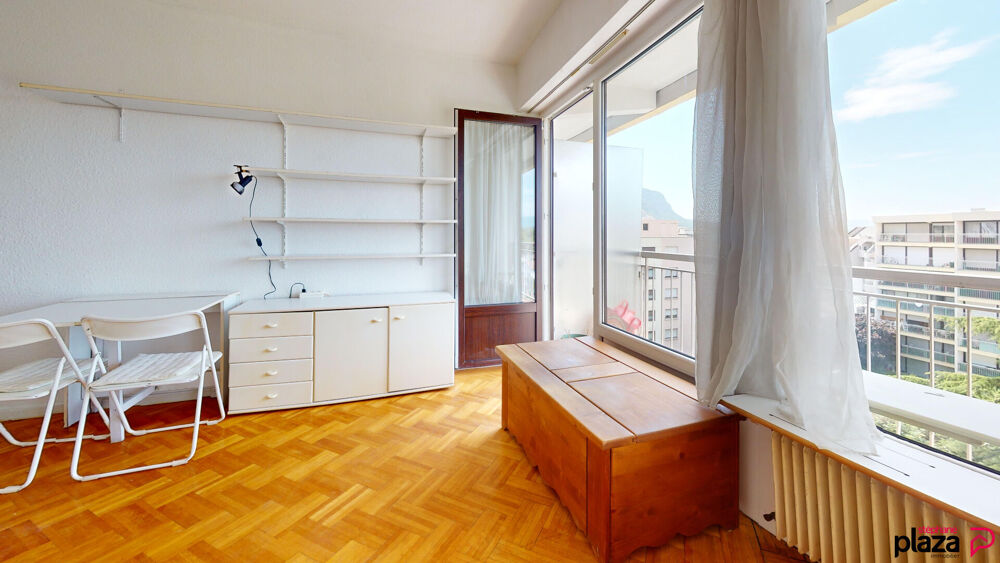 Studio meublé au pied du tram 17