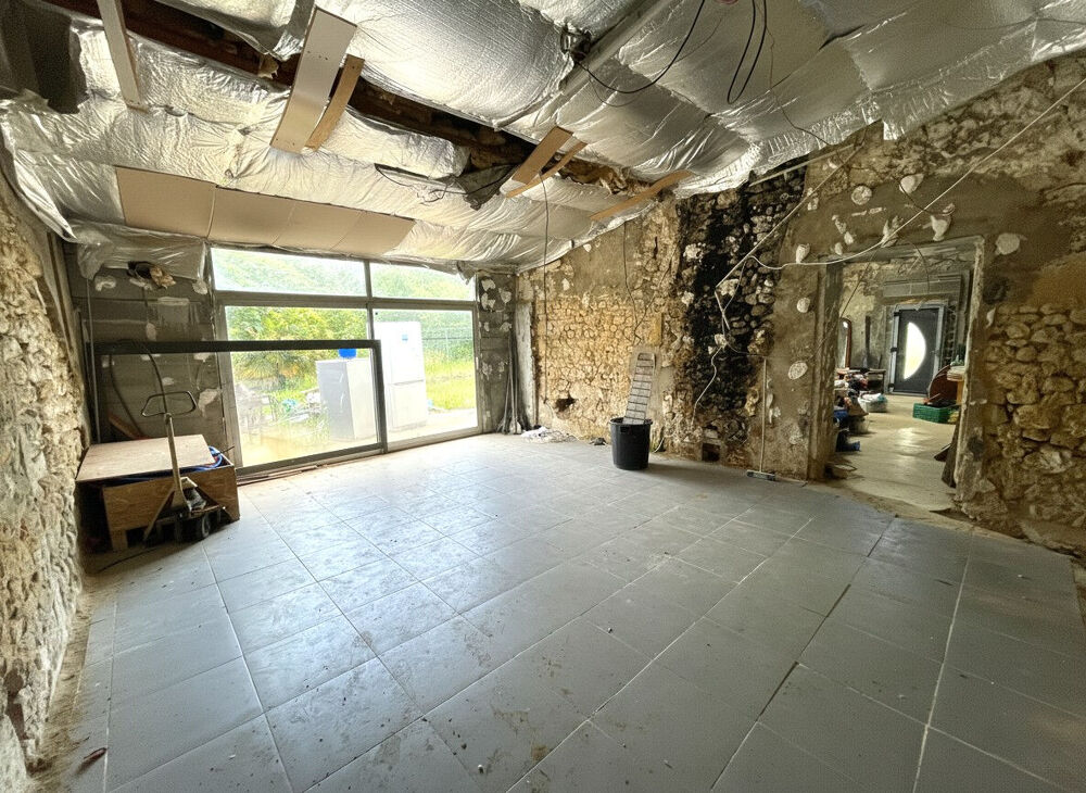 Vente Maison Rare à St Agnant:  Maison de 190 m² à réinventer sur un terrain de 1300 m² constructible : un potentiel exceptionnel ! Saint agnant