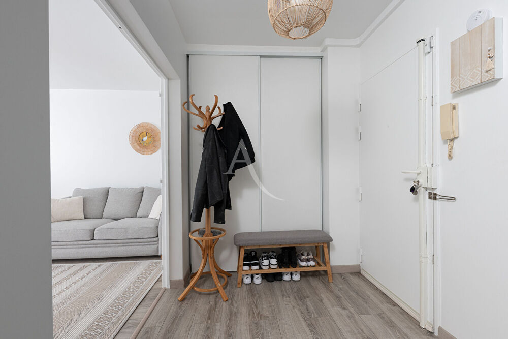 Vente Appartement Appartement 4 pièces avec balcon, box, parking et cave à 10mn de la gare Chelles