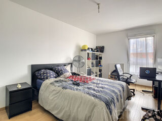  Appartement à louer 5 pièces 143 m²