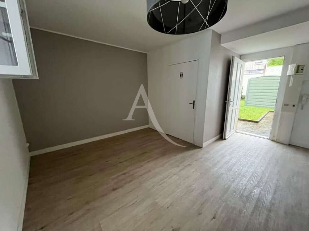   À LOUER  Local professionnel / commercial de 50 m² - Emplacement stratégique à Meaux 