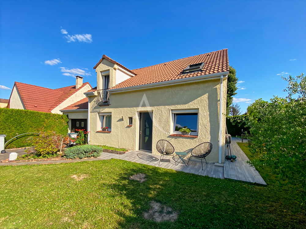 Maison INDIVIDUELLE VAUREAL avec 3 chambres garage et terrain.