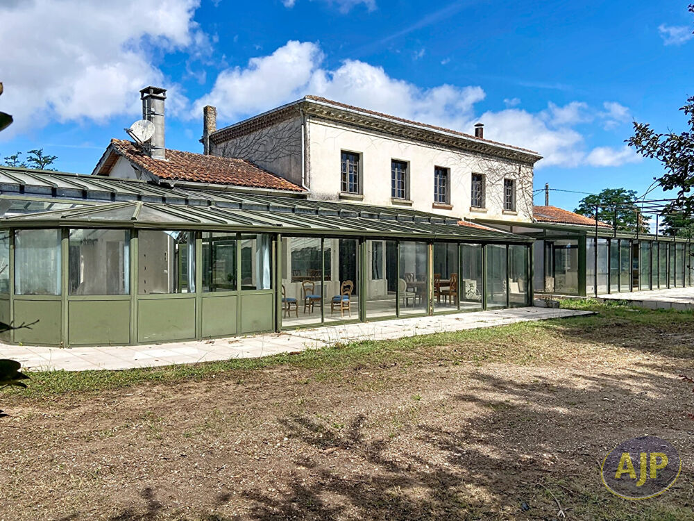 Vente Villa Ensemble immobilier de caractère au coeur d'un port de pêche typique du Médoc! Saint christoly medoc