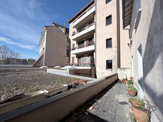  Immeuble � vendre 145 m�