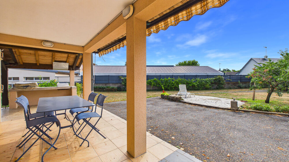 Vente Maison Maison 6 pièces - Centre du village - Parc arboré Flavin
