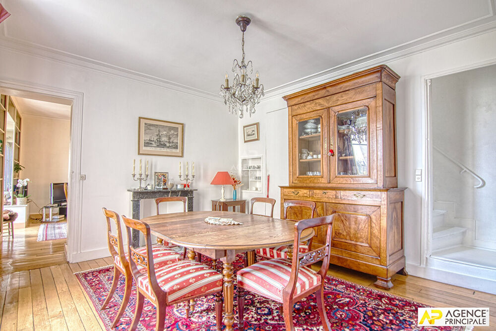 Vente Appartement Versailles Notre-Dame Boulevard de la Reine Appartement duplex 4 pièces 84 m² situé au 2ème et dernier étage Versailles