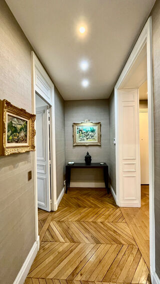  Appartement à louer 5 pièces 180 m²