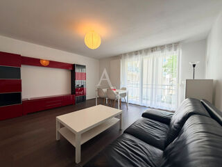  Appartement à louer 3 pièces 76 m²