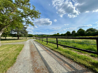  Villa  vendre 10 pices 380 m