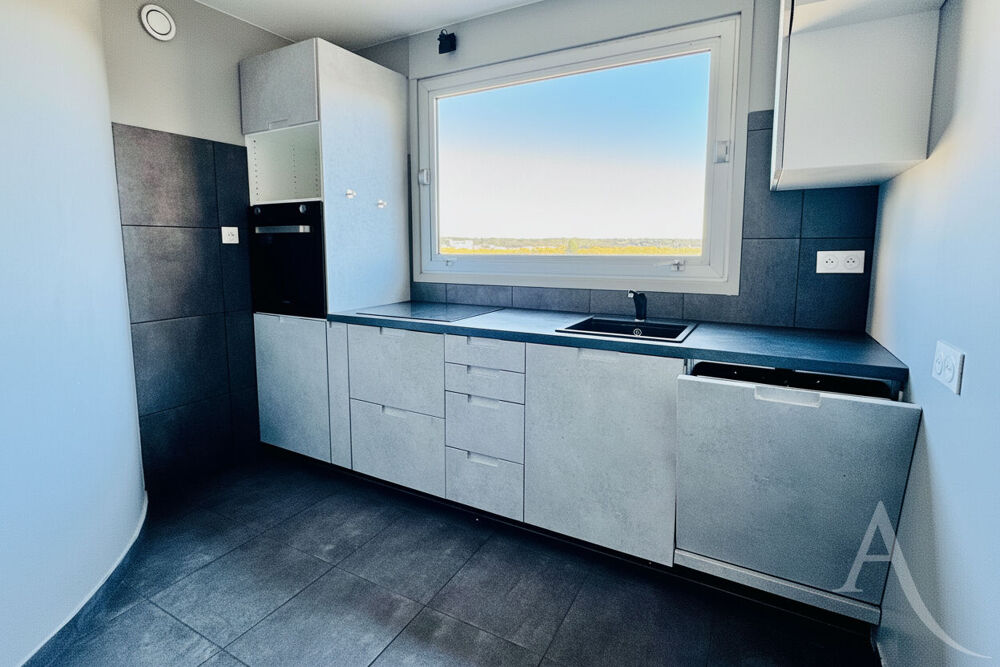 VERSAILLES POCHEFONTAINE 85m² balcon parkings cave