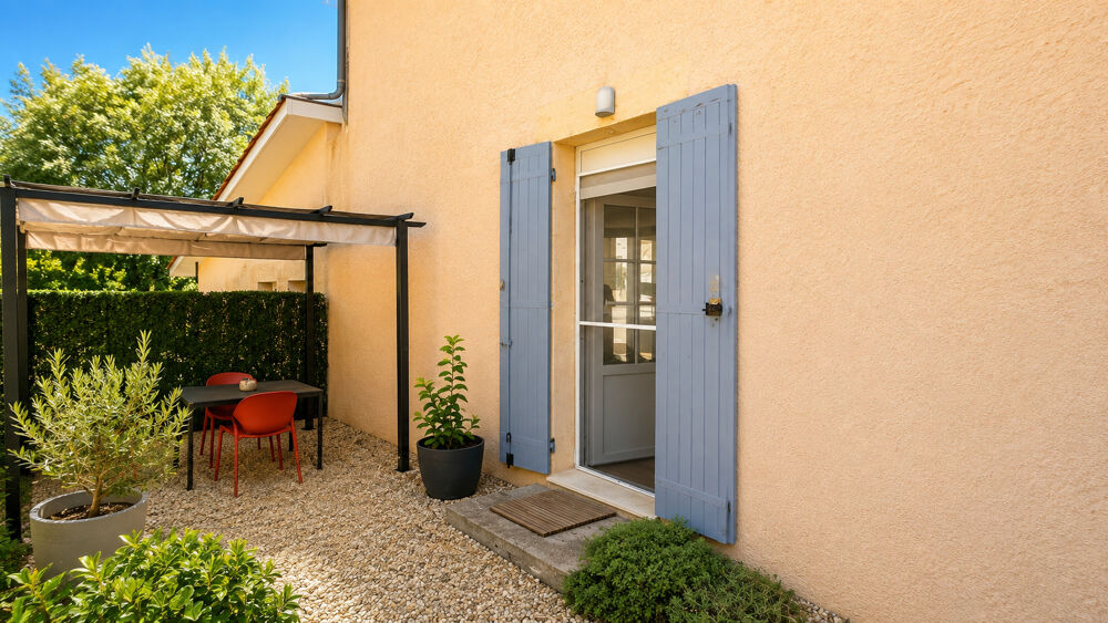 A LOUER MAISON DE VILLE 4 PIECES AVEC EXTERIEUR - SECTEUR BLAYE