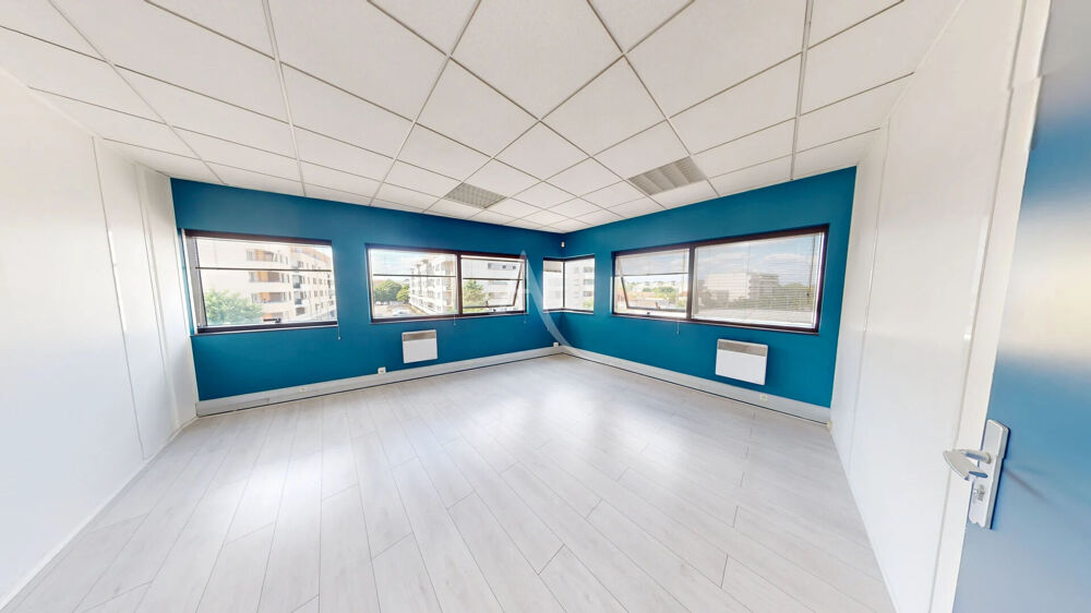   Local commercial CHILLY-MAZARIN 95.03 m² Chilly mazarin