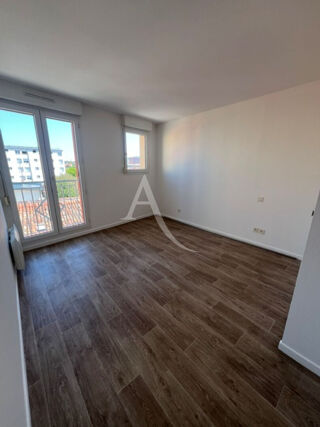  Appartement à louer 1 pièce 33 m²