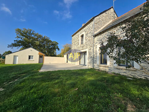   CONQUEREUIL, bien en pierres r�nov�, 4 chs, 1 hectare Maison - 6 pi�ce(s) - 147 m�