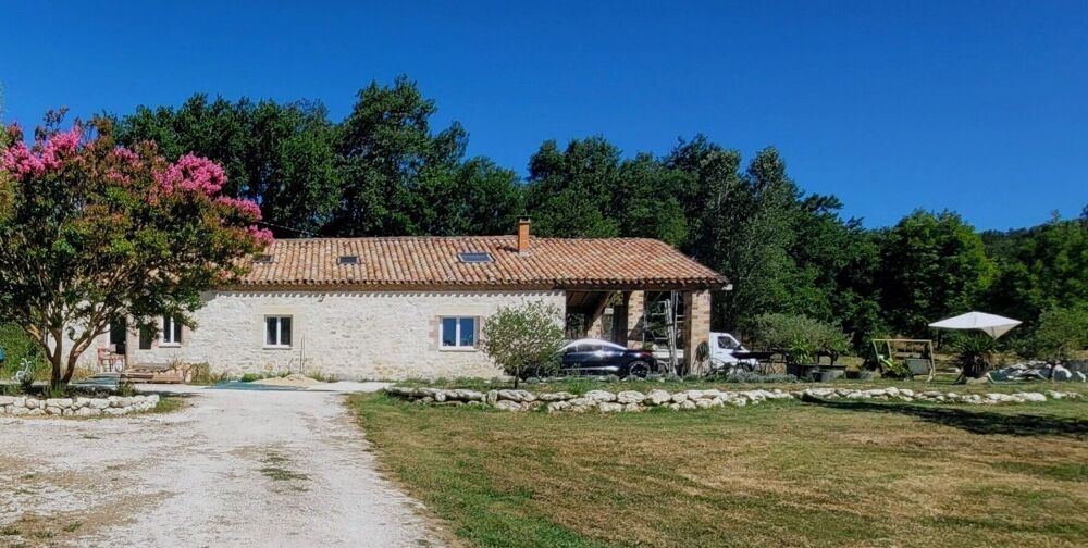 Belle maison en pierre rénovée - 163 m² habitables avec piscine et dépendances